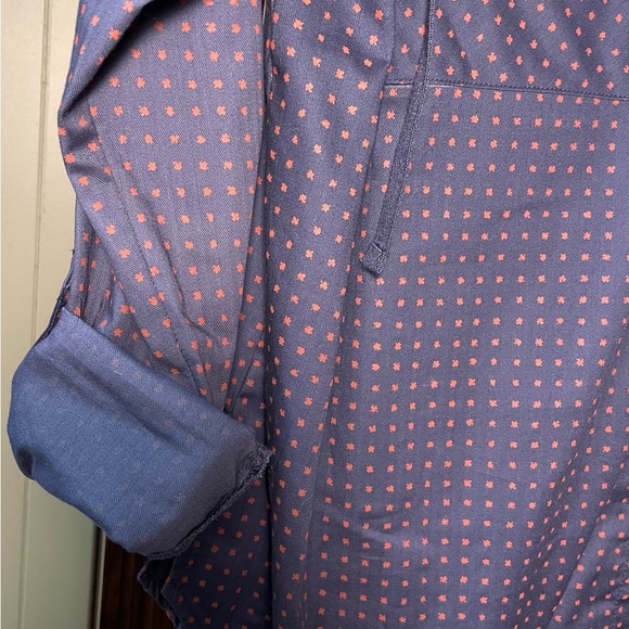 Columbia casual button up shirt with hood and tabs to roll up sleeves - Picture 6 of 10